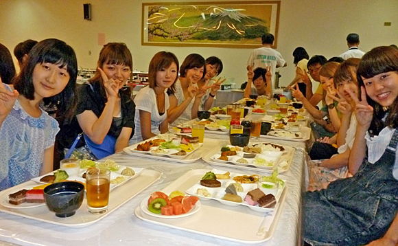 3年ゼミの楽しい夕食（2012）